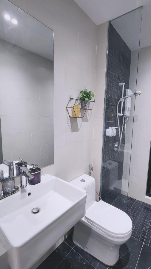 Skypool With Seaview 8Pax Beacon Executive Suites - Georgetown City Centre - 3Km To Komtar Exteriör bild